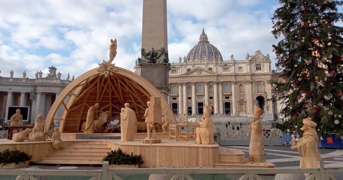Natale Vaticano, presepe friulano e albero abruzzese
